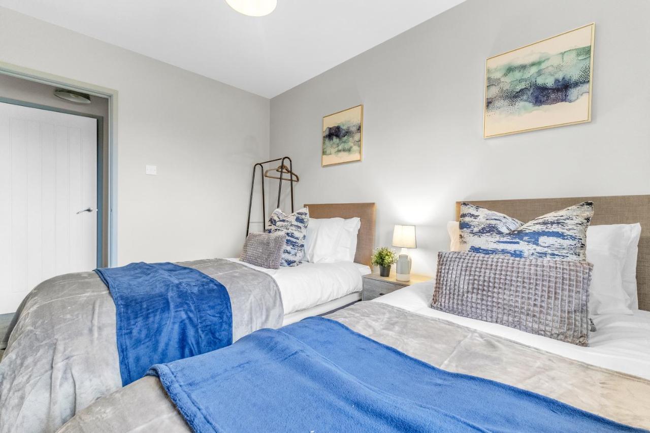 Mk 2-Bedroom Contractor'S Gem, 5 Beds, Sleeps 6, Free Parking Milton Keynes Buitenkant foto