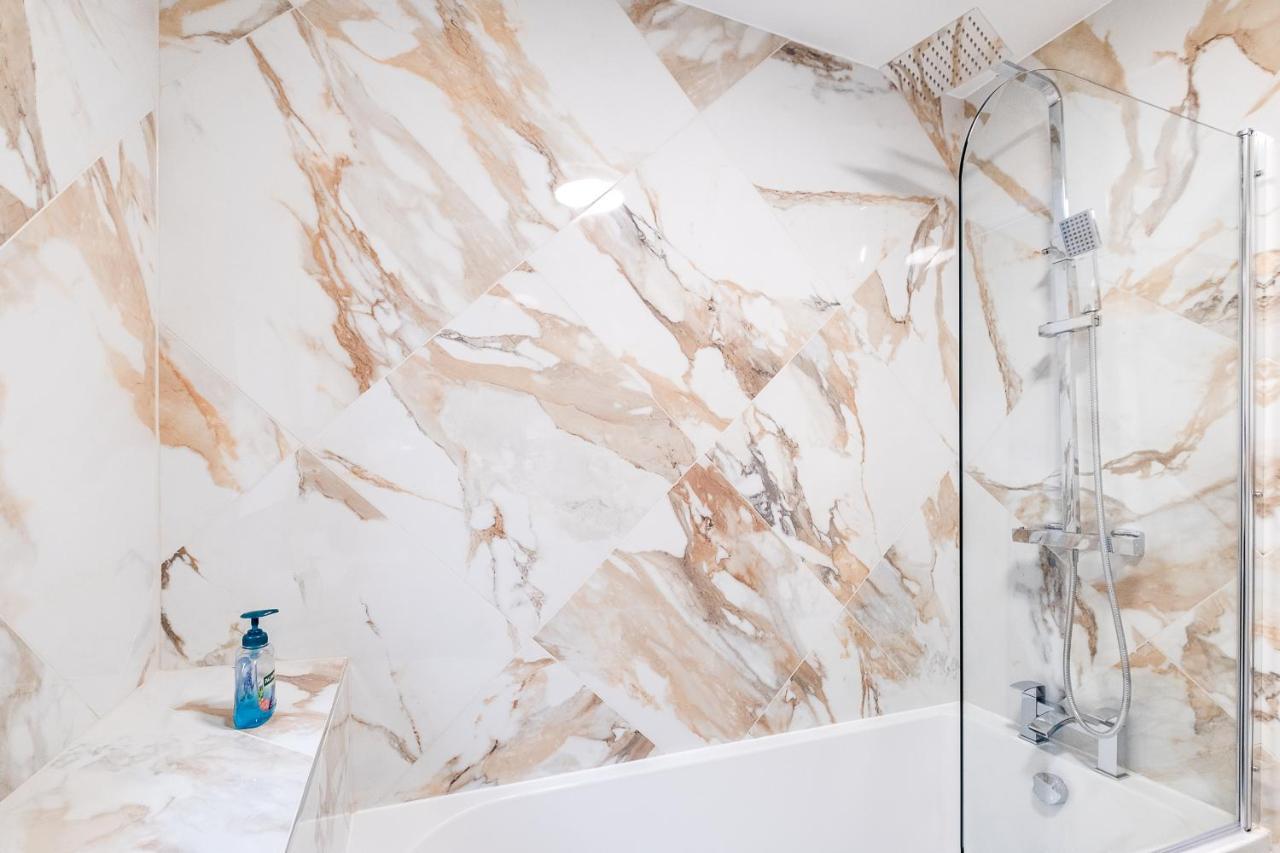 Mk 2-Bedroom Contractor'S Gem, 5 Beds, Sleeps 6, Free Parking Milton Keynes Buitenkant foto