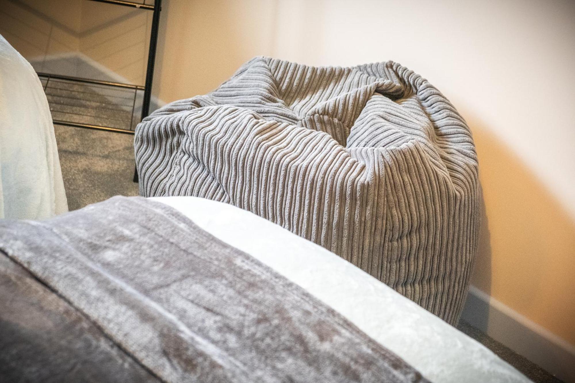 Mk 2-Bedroom Contractor'S Gem, 5 Beds, Sleeps 6, Free Parking Milton Keynes Buitenkant foto