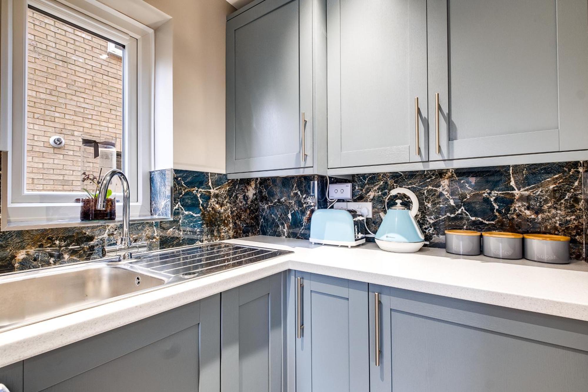 Mk 2-Bedroom Contractor'S Gem, 5 Beds, Sleeps 6, Free Parking Milton Keynes Buitenkant foto