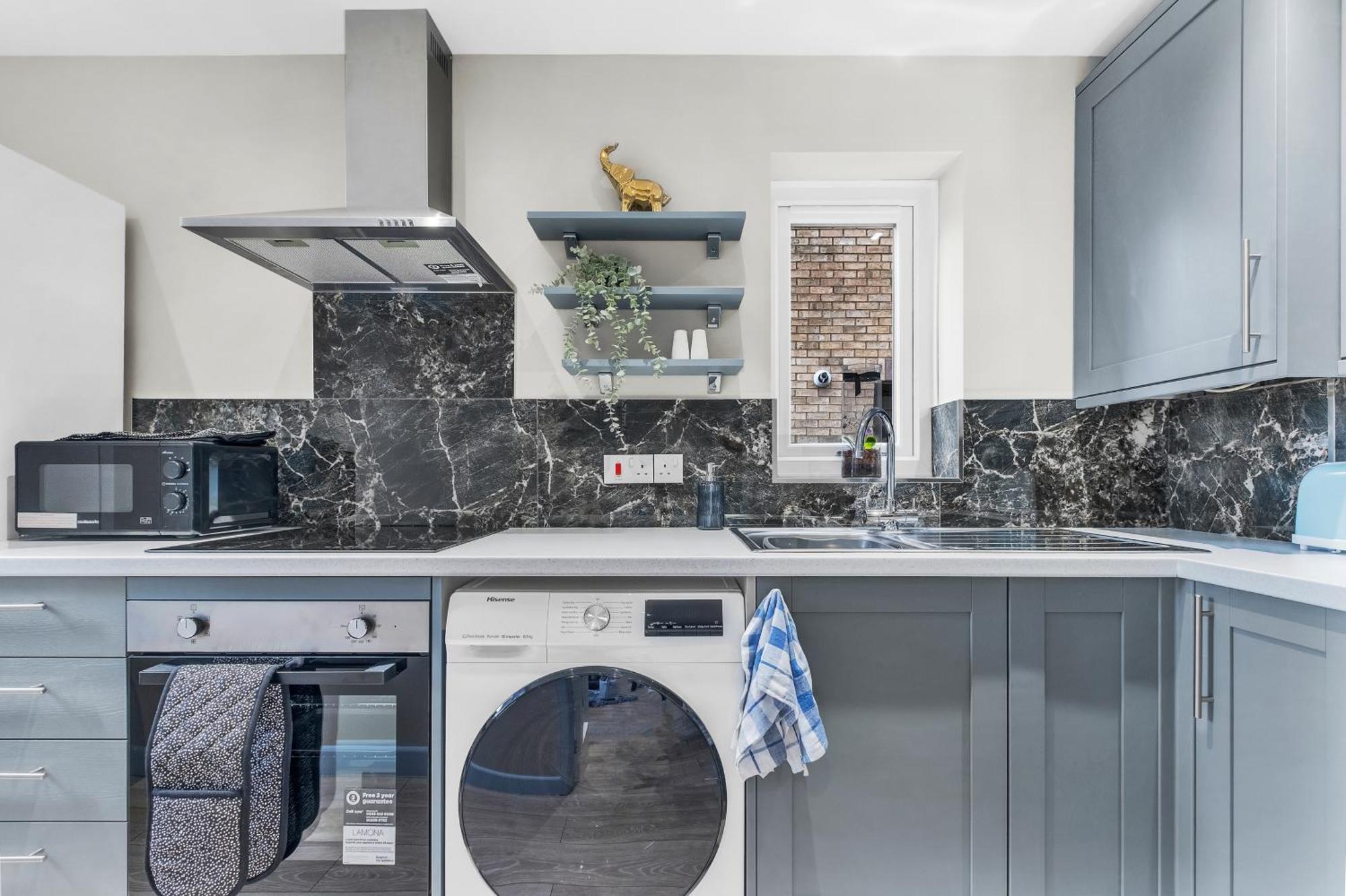 Mk 2-Bedroom Contractor'S Gem, 5 Beds, Sleeps 6, Free Parking Milton Keynes Buitenkant foto