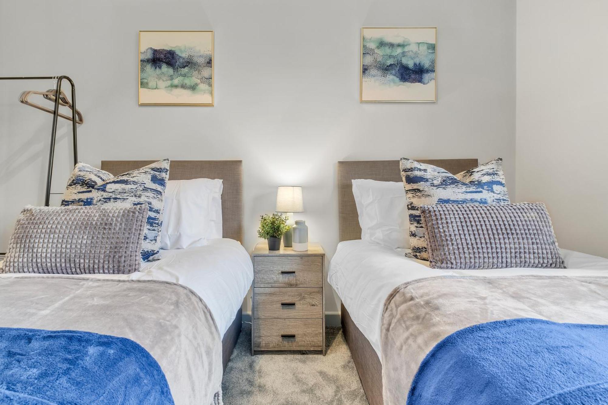 Mk 2-Bedroom Contractor'S Gem, 5 Beds, Sleeps 6, Free Parking Milton Keynes Buitenkant foto