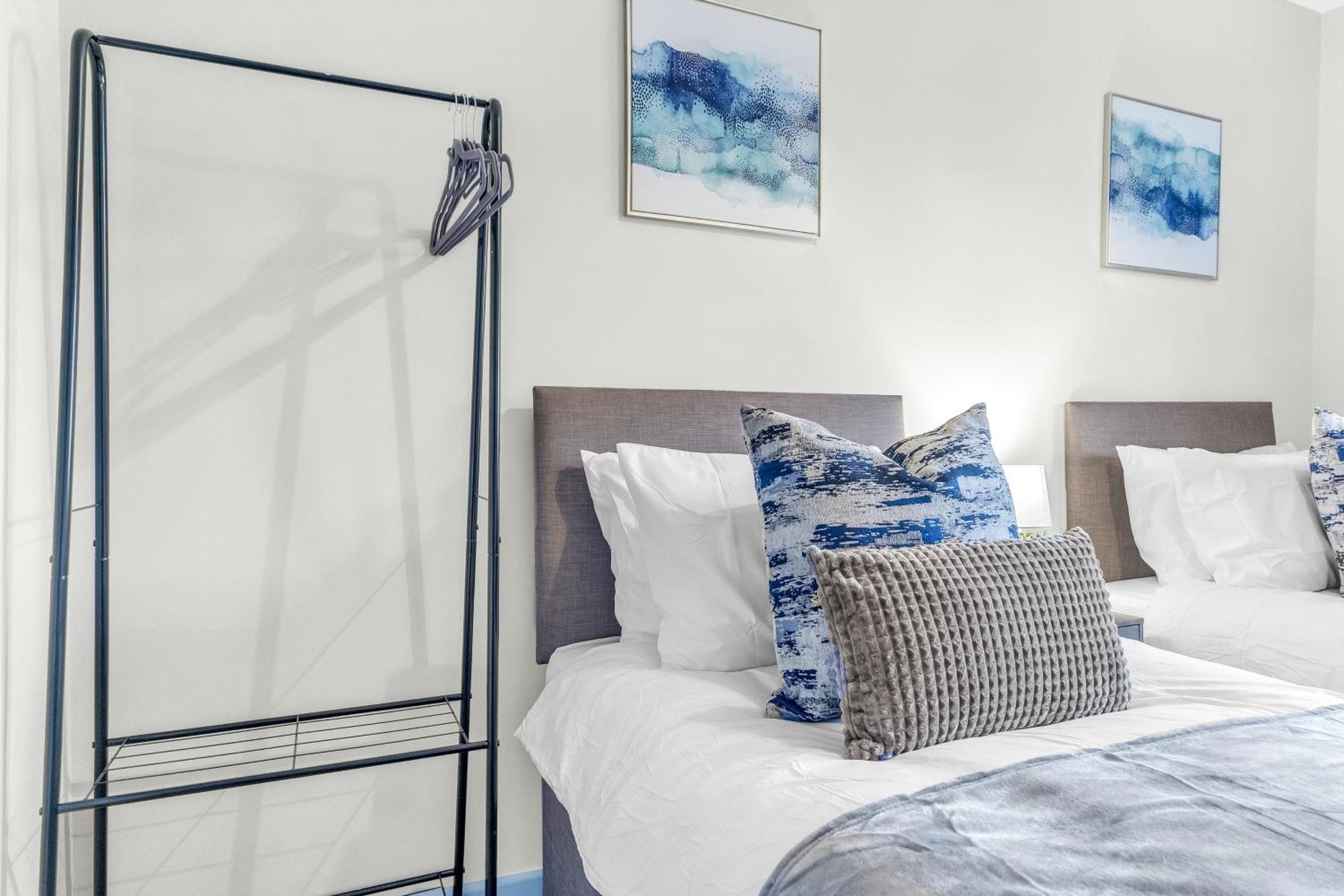 Mk 2-Bedroom Contractor'S Gem, 5 Beds, Sleeps 6, Free Parking Milton Keynes Buitenkant foto